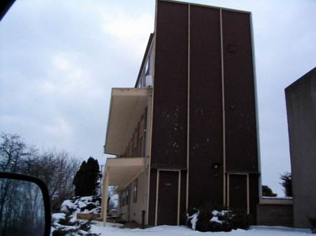 Devils Lake Drive-In Theatre - SIDE OF SCREEN AND BUILDING WINTER 2004
